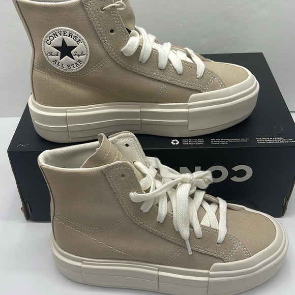 Converse WMNS Platform Sneakers A07209C
CTAS CRUISE HI
NUTTY GRANOLA/EGRET/BLACK - Picture 2 of 16